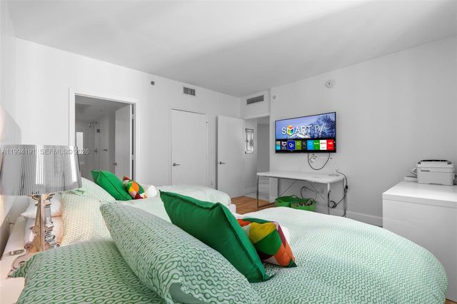 500 Brickell Ave 2510, Miami, FL 33131