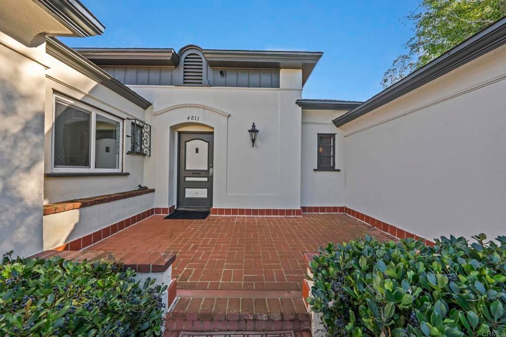 Image 5 of property listing at 4811 E Alder Drive, San Diego, CA 92116