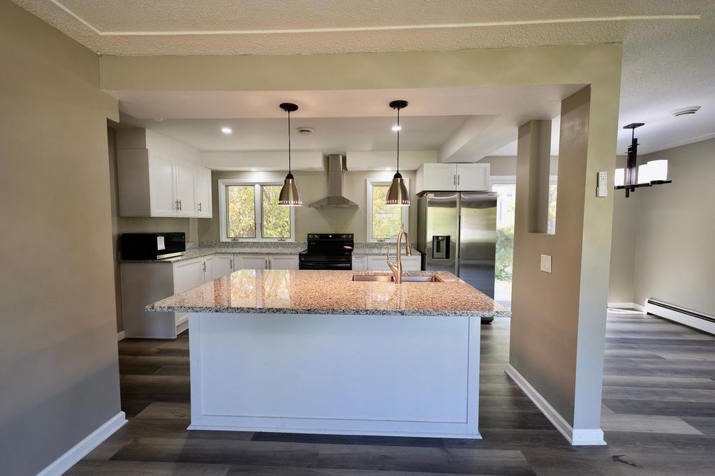 8033 Georgia Avenue N, Brooklyn Park, MN 55445 — exterior