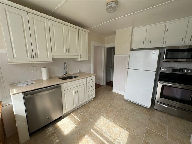 15 Freeborn Street 2, Newport, RI 02840