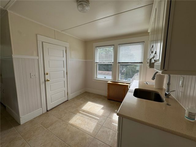 15 Freeborn Street 2, Newport, RI 02840