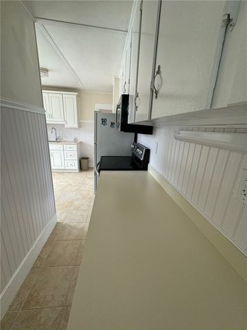 15 Freeborn Street 2, Newport, RI 02840