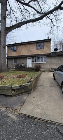 40 Samuel Street, Ronkonkoma, NY 11779