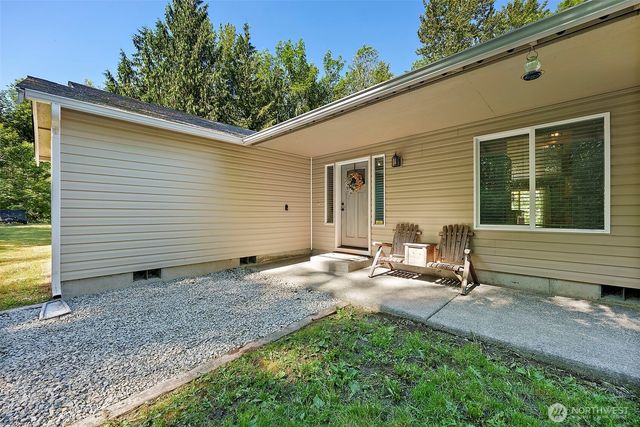 8816 324th St E, Eatonville, WA 98328