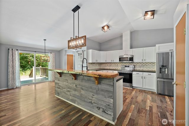 8816 324th St E, Eatonville, WA 98328