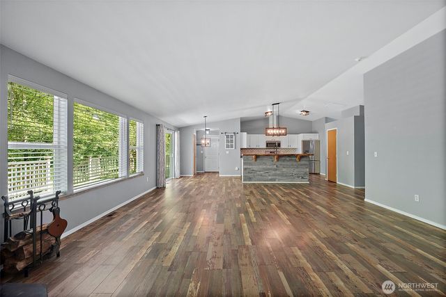 8816 324th St E, Eatonville, WA 98328