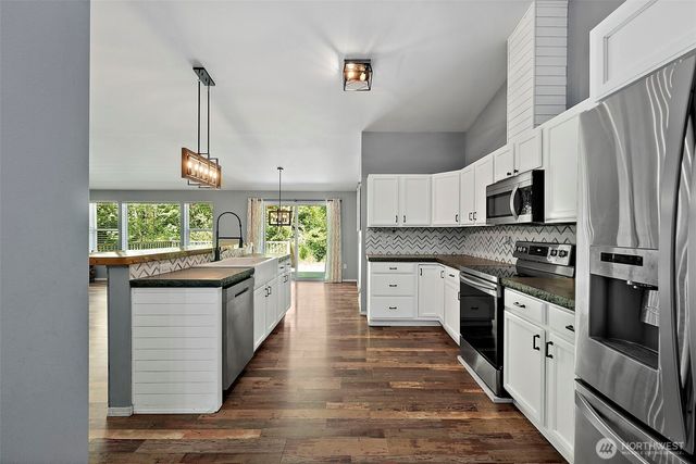 8816 324th St E, Eatonville, WA 98328