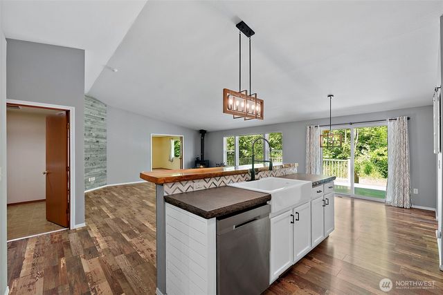 8816 324th St E, Eatonville, WA 98328