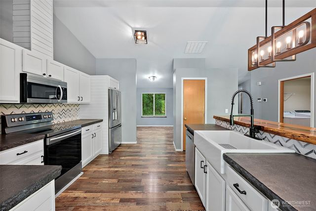 8816 324th St E, Eatonville, WA 98328