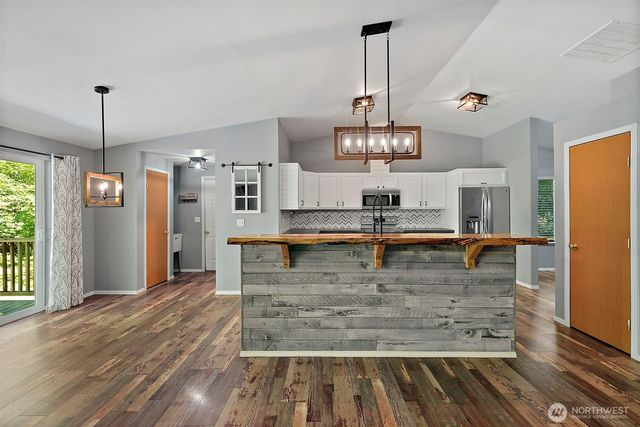 8816 324th St E, Eatonville, WA 98328