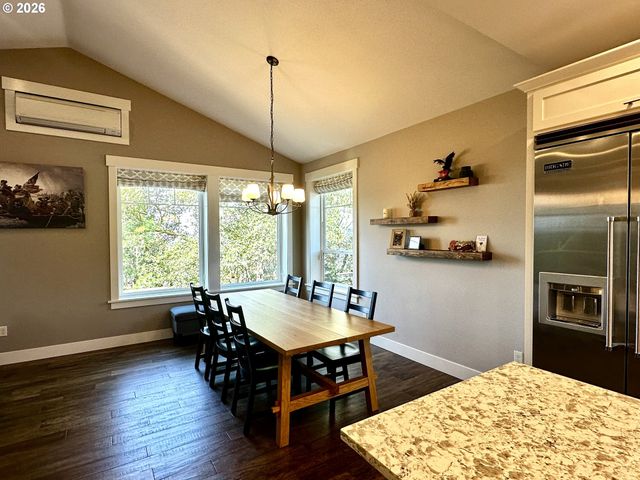 1196 SOUTHRIDGE Way, Roseburg, OR 97470