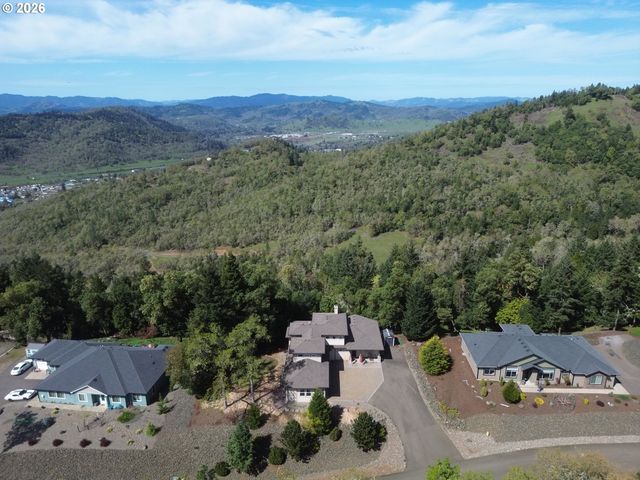 1196 SOUTHRIDGE Way, Roseburg, OR 97470