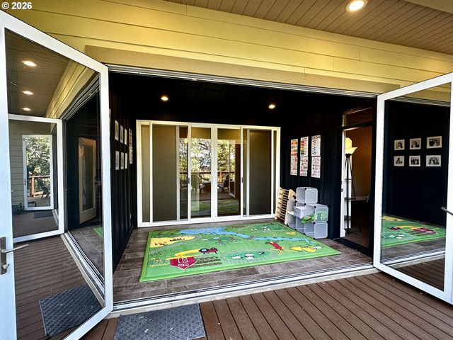 1196 SOUTHRIDGE Way, Roseburg, OR 97470