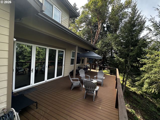 1196 SOUTHRIDGE Way, Roseburg, OR 97470