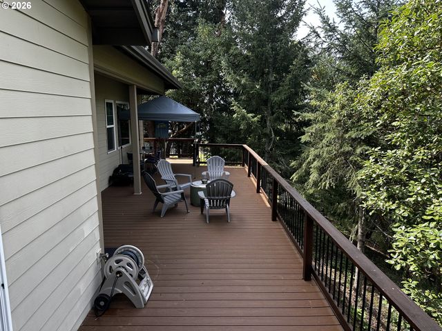 1196 SOUTHRIDGE Way, Roseburg, OR 97470