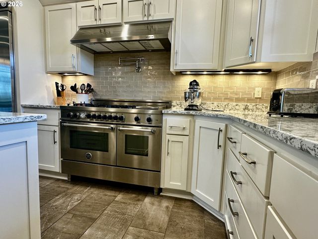 1196 SOUTHRIDGE Way, Roseburg, OR 97470