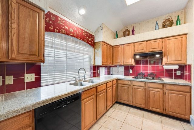 2114 Greenstone Trail, Carrollton, TX 75010
