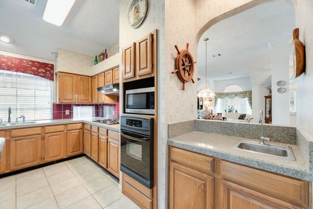 2114 Greenstone Trail, Carrollton, TX 75010