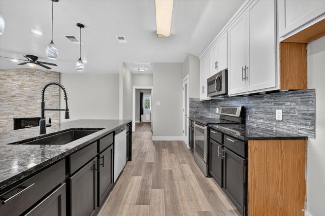 716 River Hill Lane, Fort Worth, TX 76114