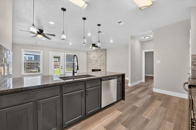 716 River Hill Lane, Fort Worth, TX 76114