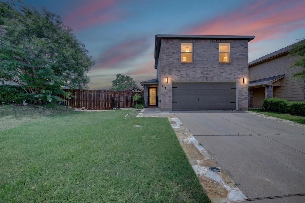 716 River Hill Lane, Fort Worth, TX 76114
