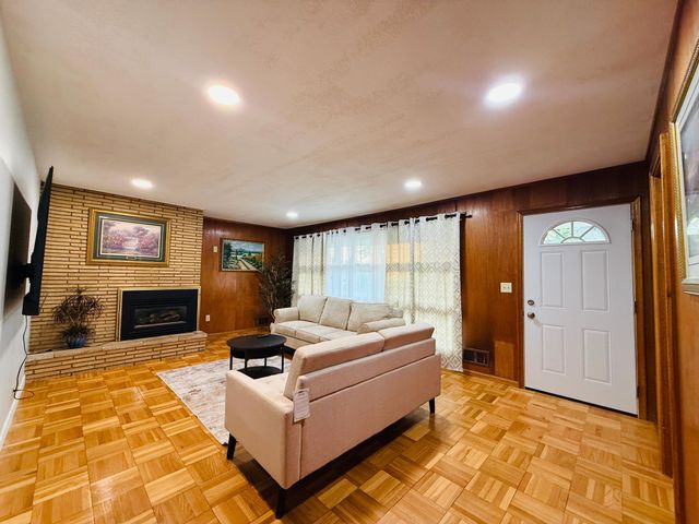 8431 Palm Street NW, Coon Rapids, MN 55433