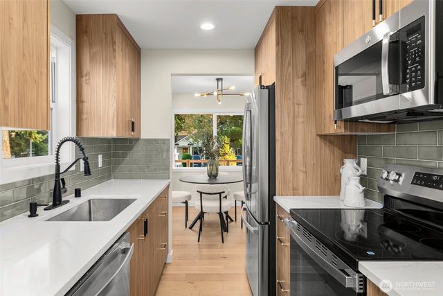 922 NE 117th Street, Seattle, WA 98125