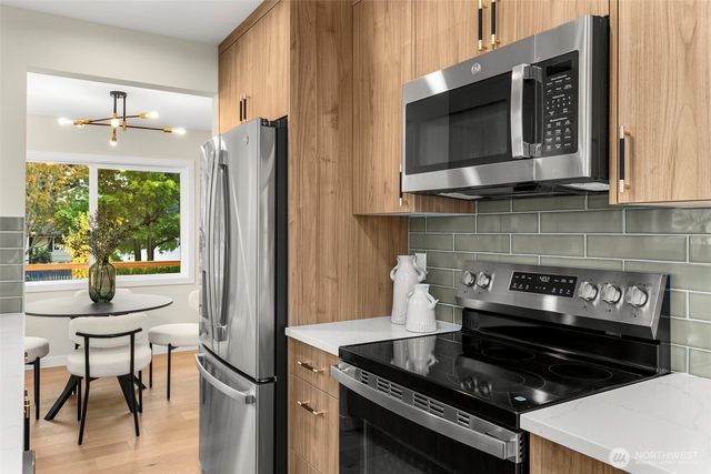 922 NE 117th Street, Seattle, WA 98125