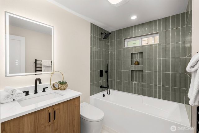 922 NE 117th Street, Seattle, WA 98125