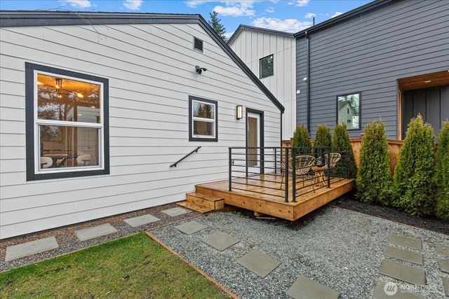 922 NE 117th Street, Seattle, WA 98125