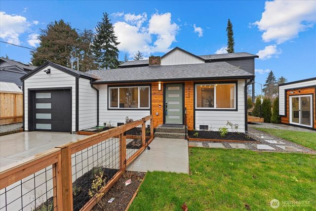 922 NE 117th Street, Seattle, WA 98125