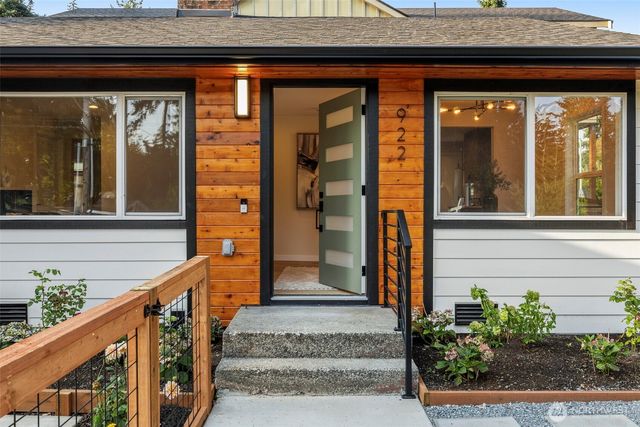 922 NE 117th Street, Seattle, WA 98125