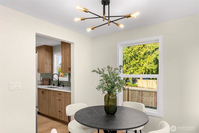 922 NE 117th Street, Seattle, WA 98125