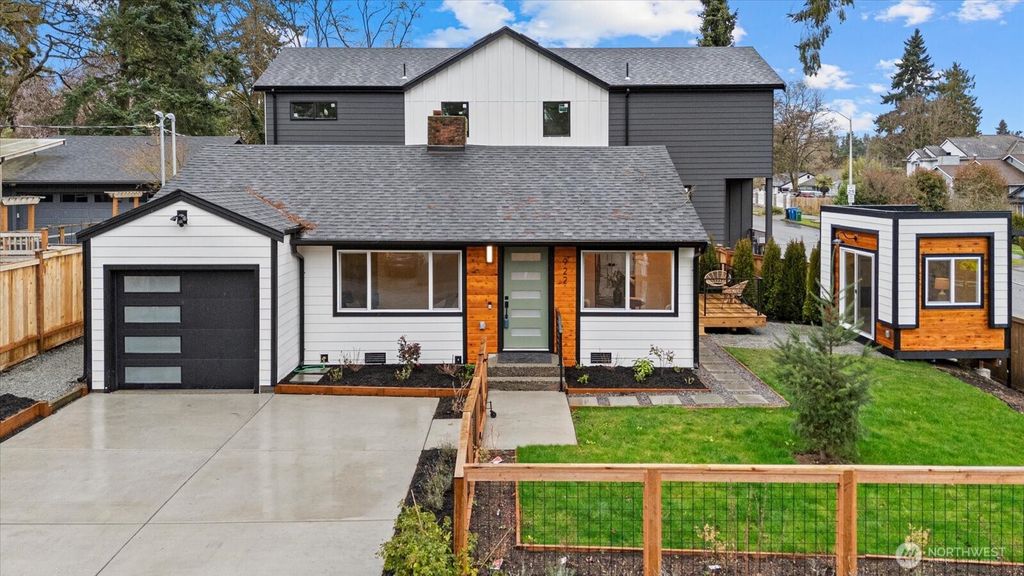 922 NE 117th Street, Seattle, WA 98125