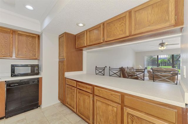 1211 CAPRI ISLES BOULEVARD 14, Venice, FL 34292