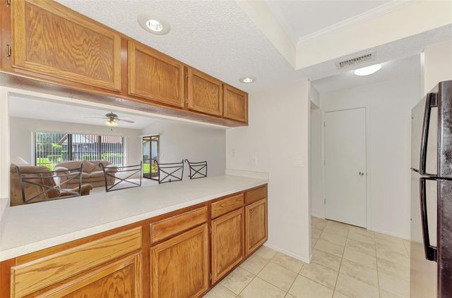 1211 CAPRI ISLES BOULEVARD 14, Venice, FL 34292