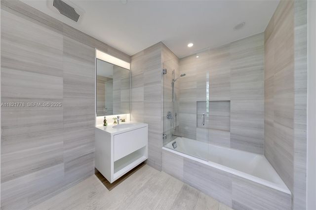 300 Collins Avenue 3D, Miami Beach, FL 33139