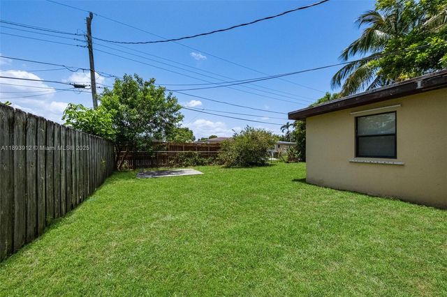 2130 Acapulco Dr, Miramar, FL 33023