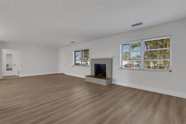 7912 GARDEN DRIVE N, St Petersburg, FL 33710