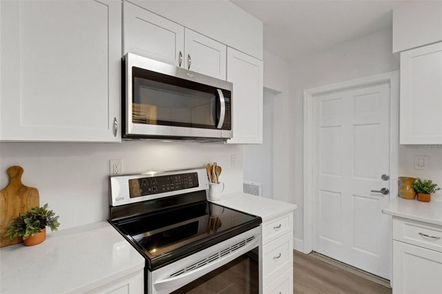 7912 GARDEN DRIVE N, St Petersburg, FL 33710