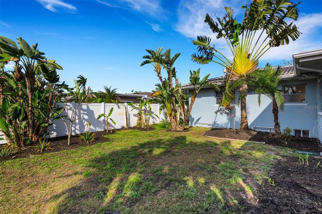 7912 GARDEN DRIVE N, St Petersburg, FL 33710