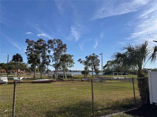 7912 GARDEN DRIVE N, St Petersburg, FL 33710