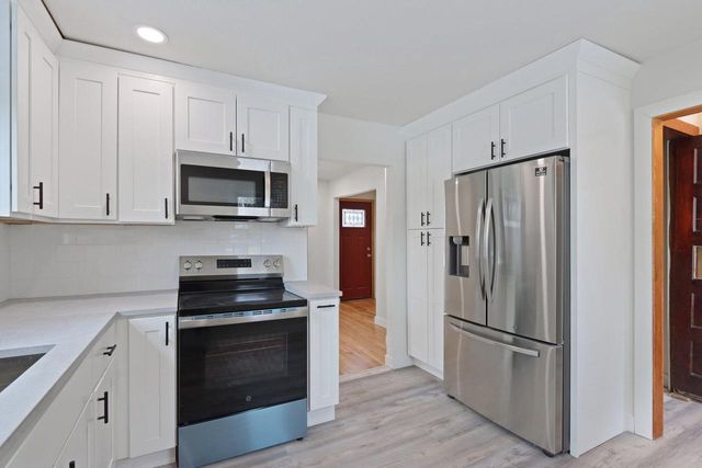 6212 N 106th STREET, Milwaukee, WI 53225