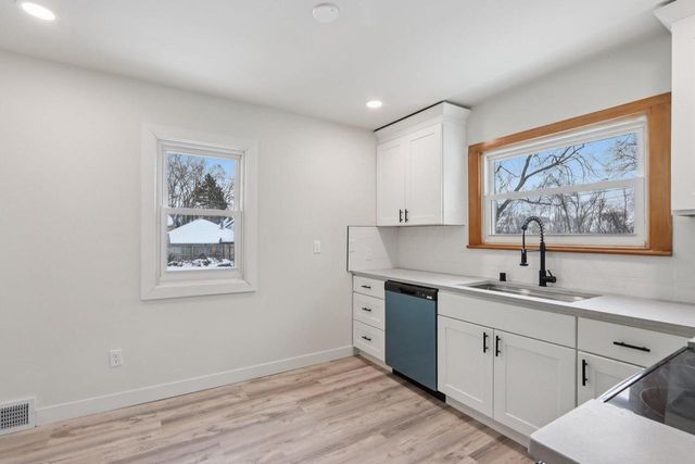 6212 N 106th STREET, Milwaukee, WI 53225