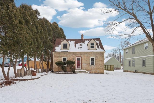 6212 N 106th STREET, Milwaukee, WI 53225