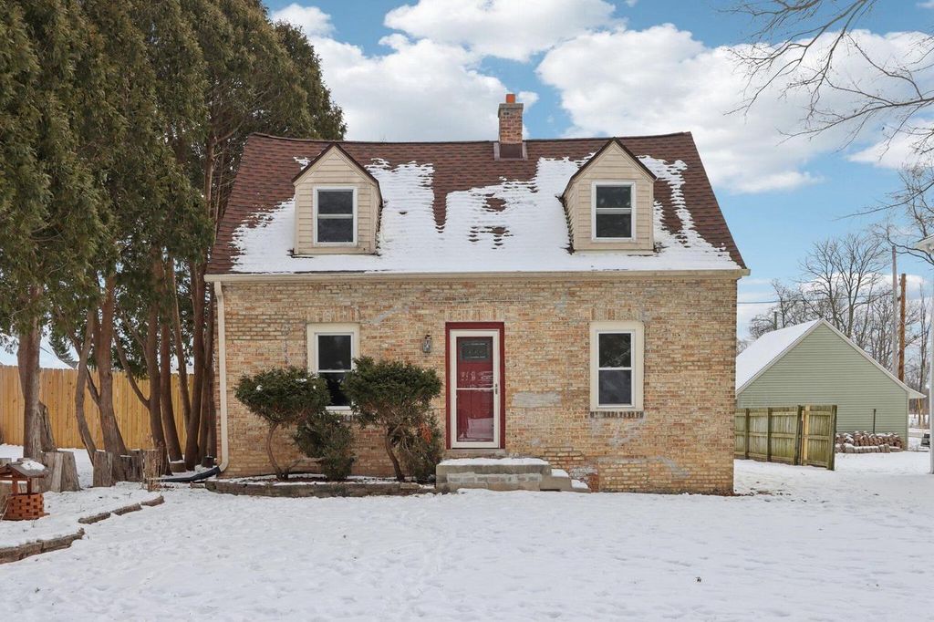 6212 N 106th STREET, Milwaukee, WI 53225