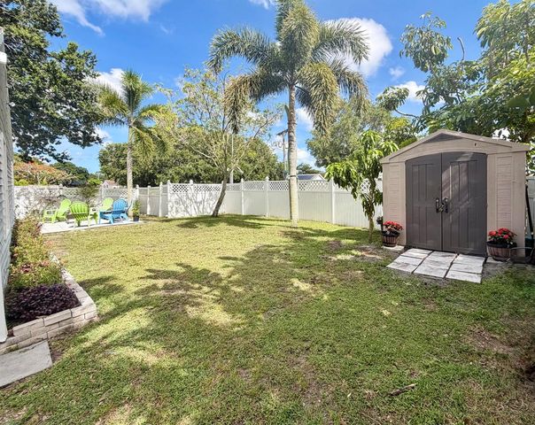 7856 Blackwood Lane, Lake Worth, FL 33467
