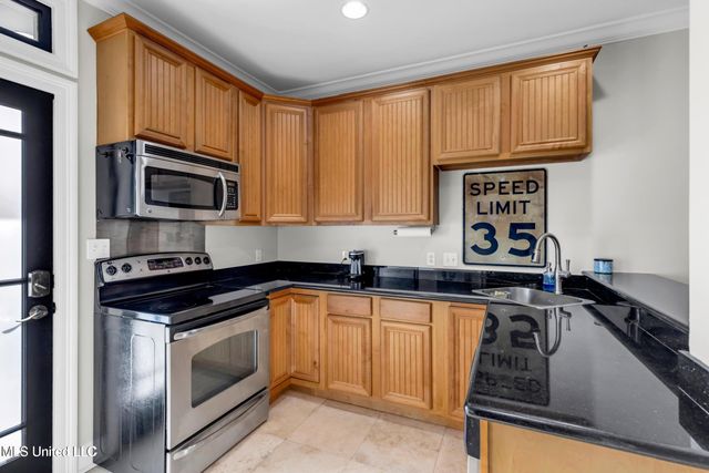 922 Porter Avenue, 212, Ocean Springs, MS 39564