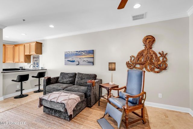 922 Porter Avenue, 212, Ocean Springs, MS 39564