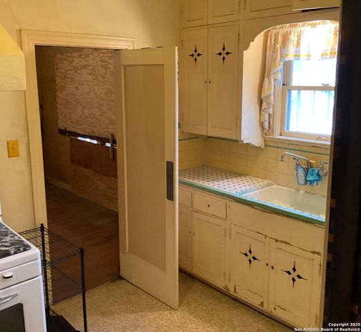 2940 Castroville, San Antonio, TX 78237